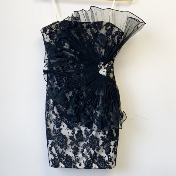 Marchesa Dresses & Skirts - Marchesa Notte lace fan cocktail dress